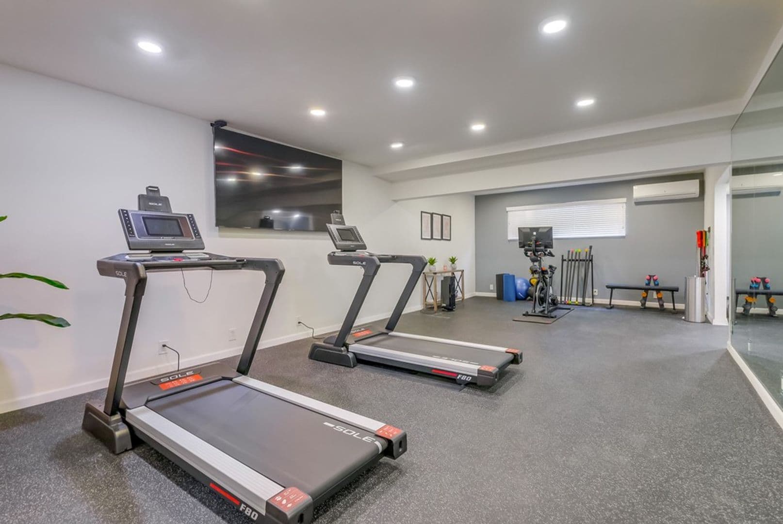 Inglewood Apartment: 621 E. 99th St