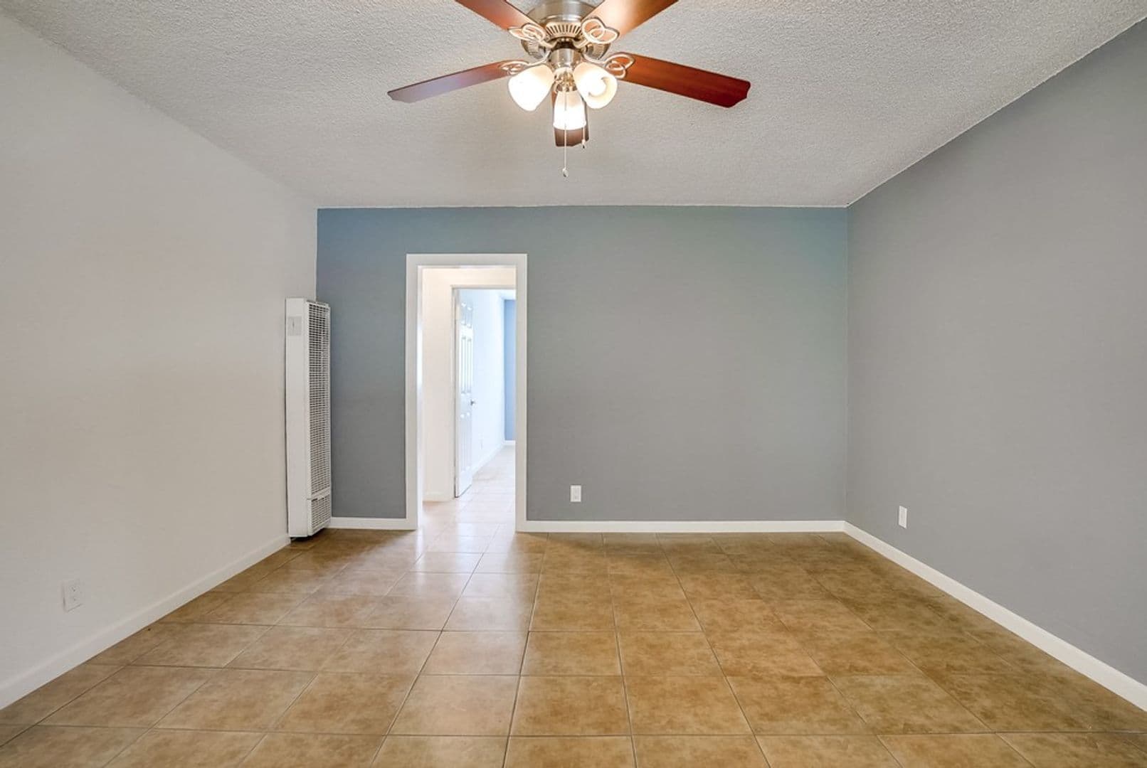 Los Angeles Apartment: 6325 8th Ave