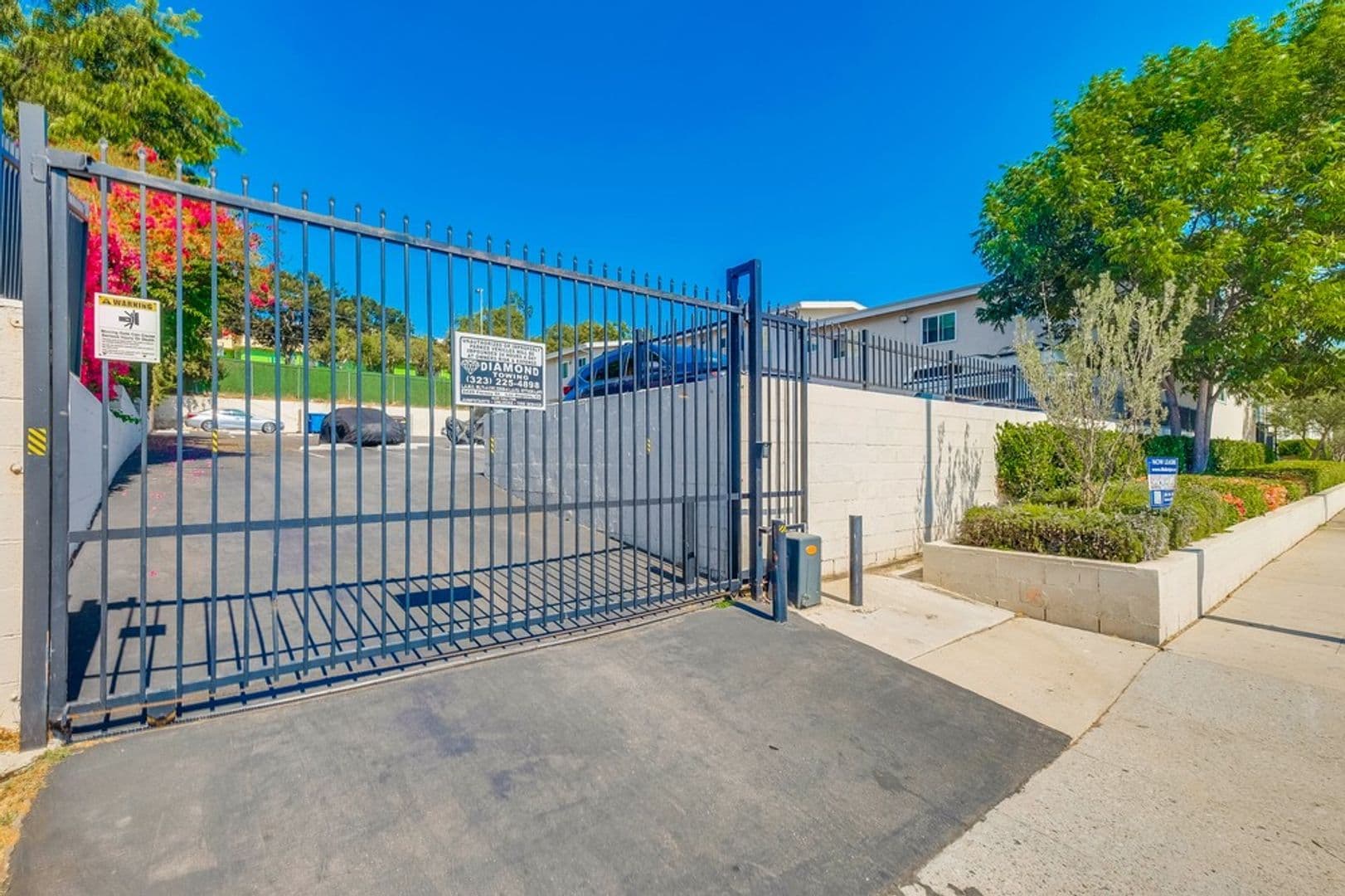 Los Angeles Apartment: 2675 Arlington Ave & 3105 W 27th St