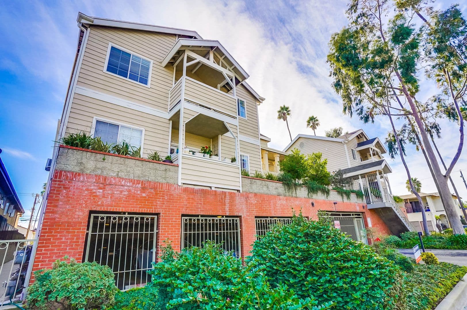 Inglewood Apartment: 600 E. 97th St