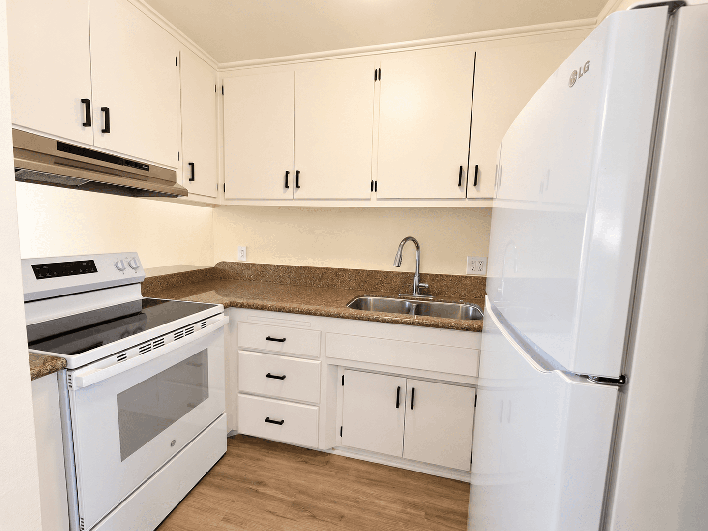 Los Angeles Apartment: 3715 W. 27th St