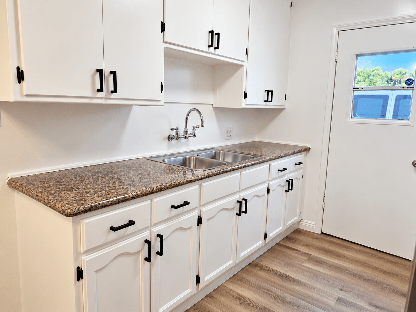Los Angeles Apartment: 3121 W. Slauson