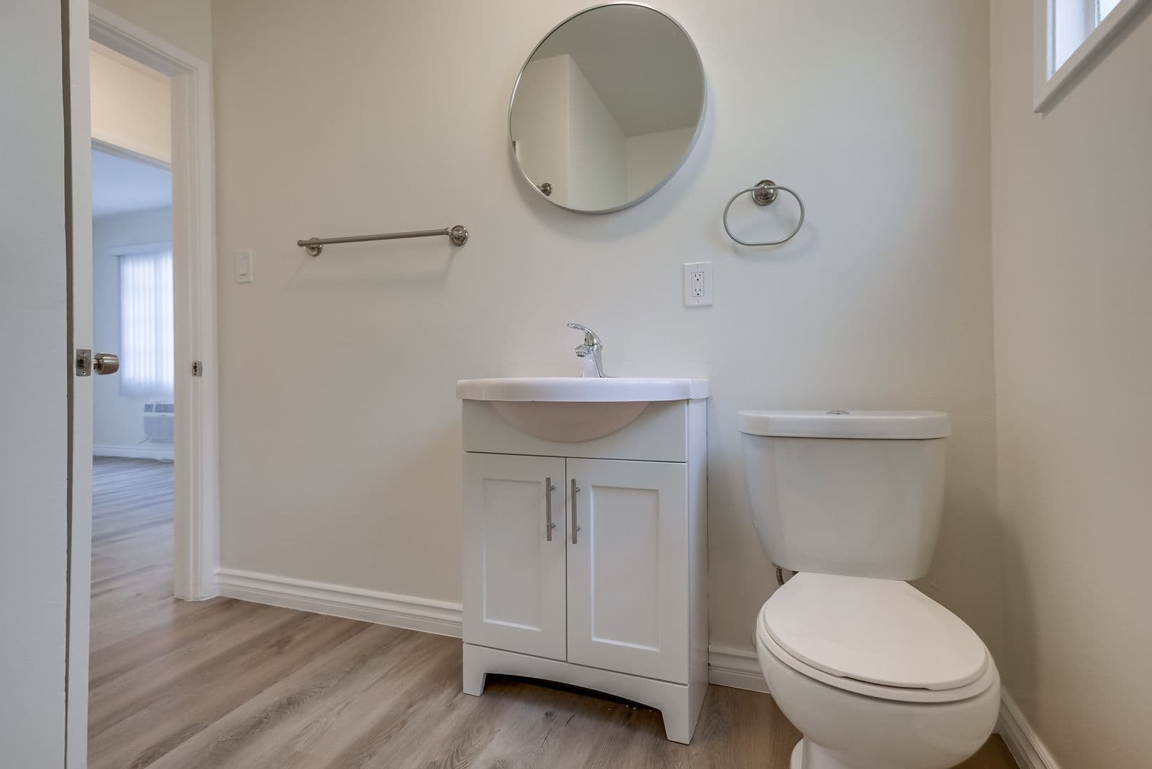 Los Angeles Apartment: 4078 Muirfield Rd & 4319 Santo Tomas Dr