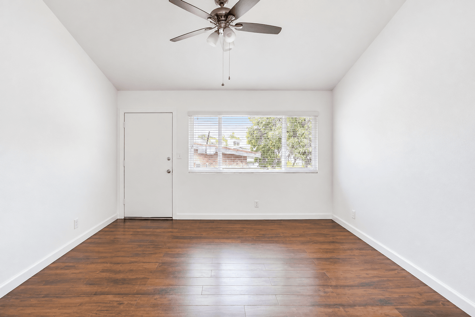 Los Angeles Apartment: 1042 Leighton Ave