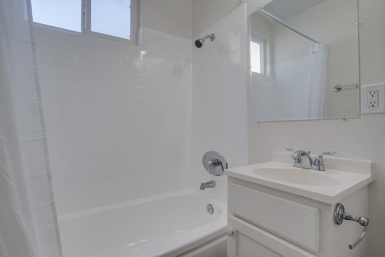 Los Angeles Apartment: 2249 W. 24th St