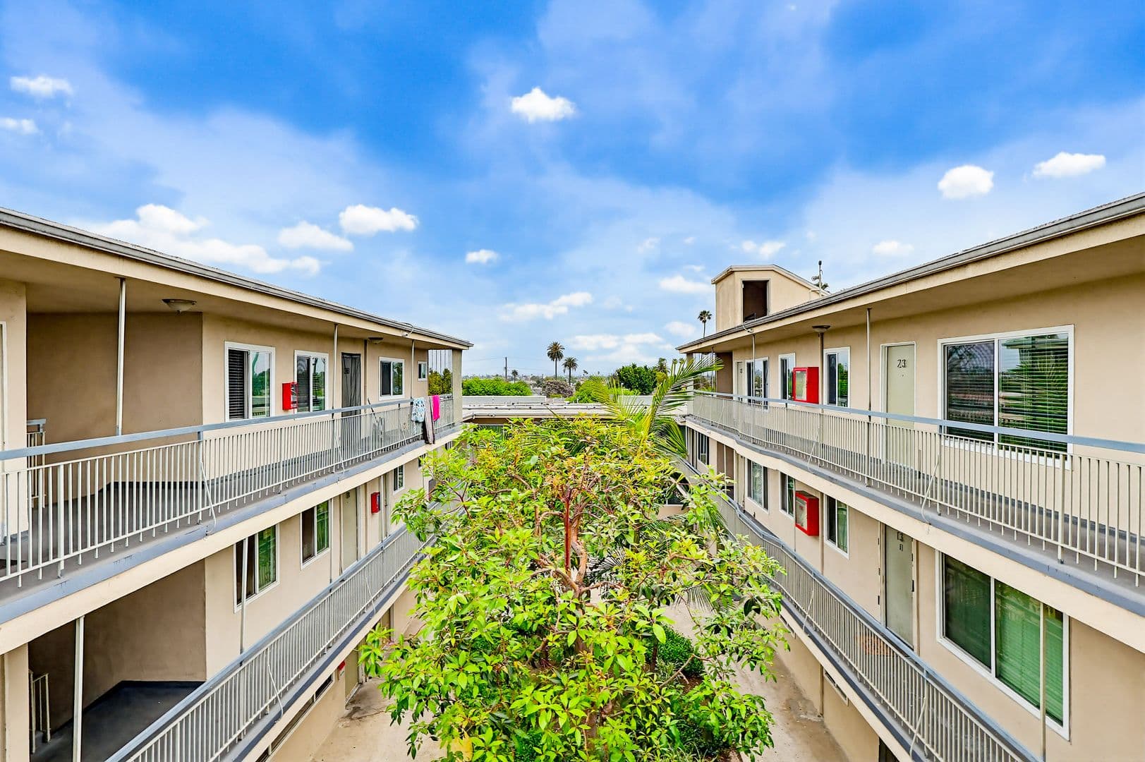 Los Angeles Apartment: 6325 8th Ave