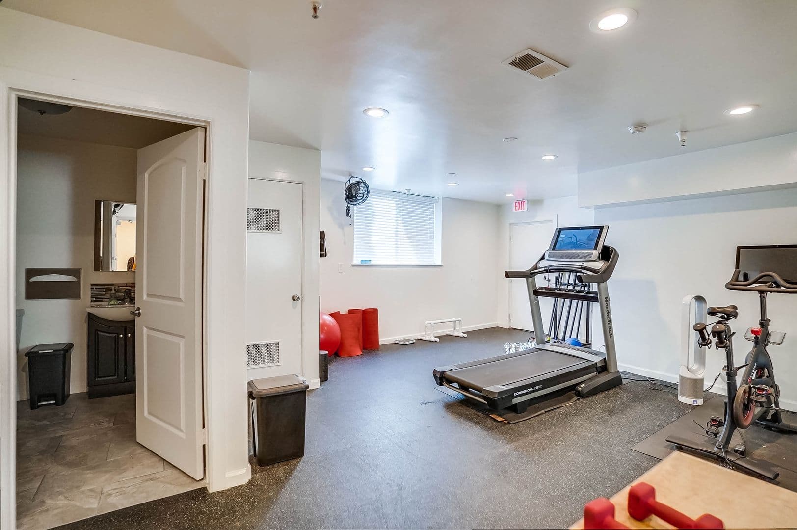 Inglewood Apartment: 821 N. Austin Ave