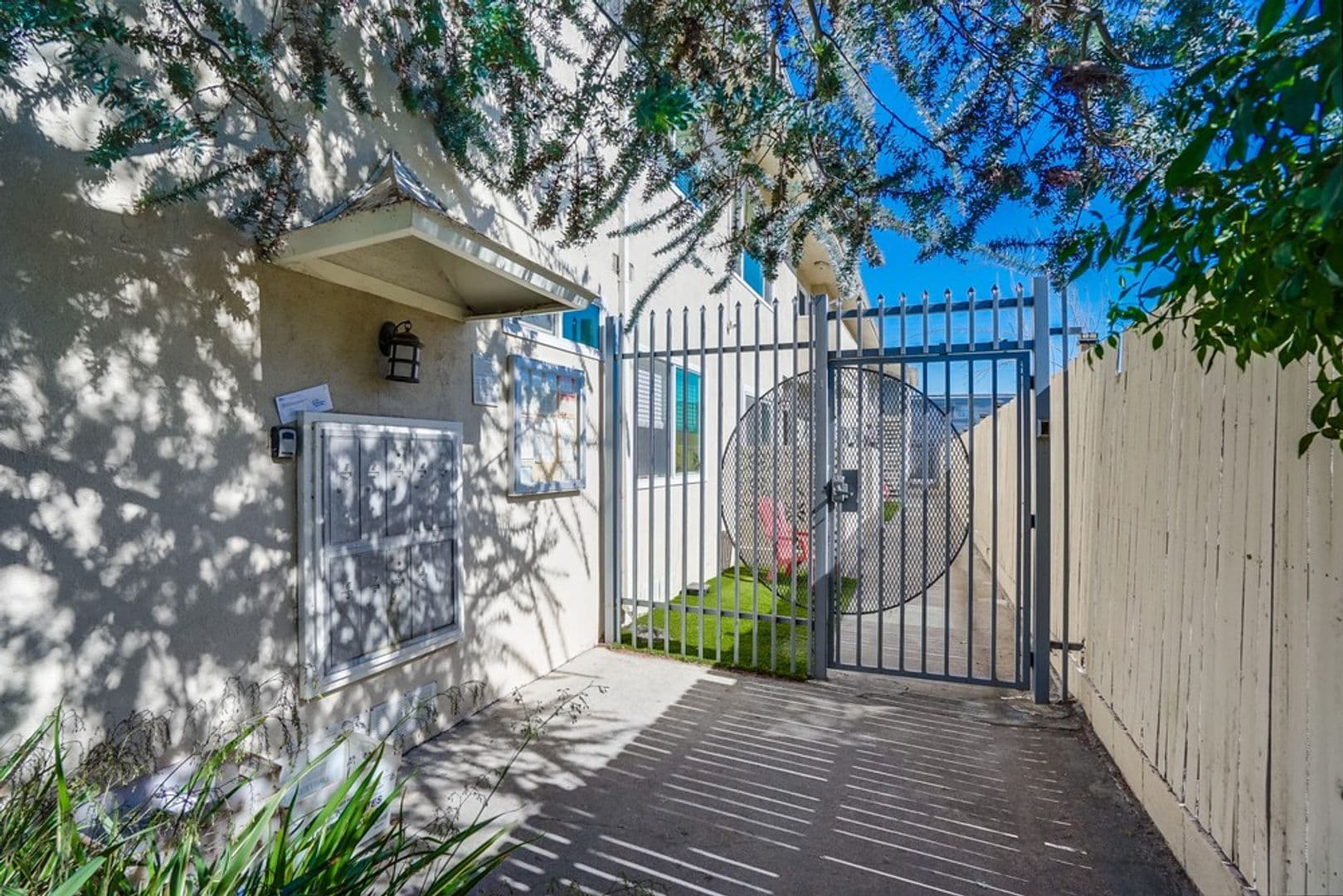 Los Angeles Apartment: 2026 Shenandoah St