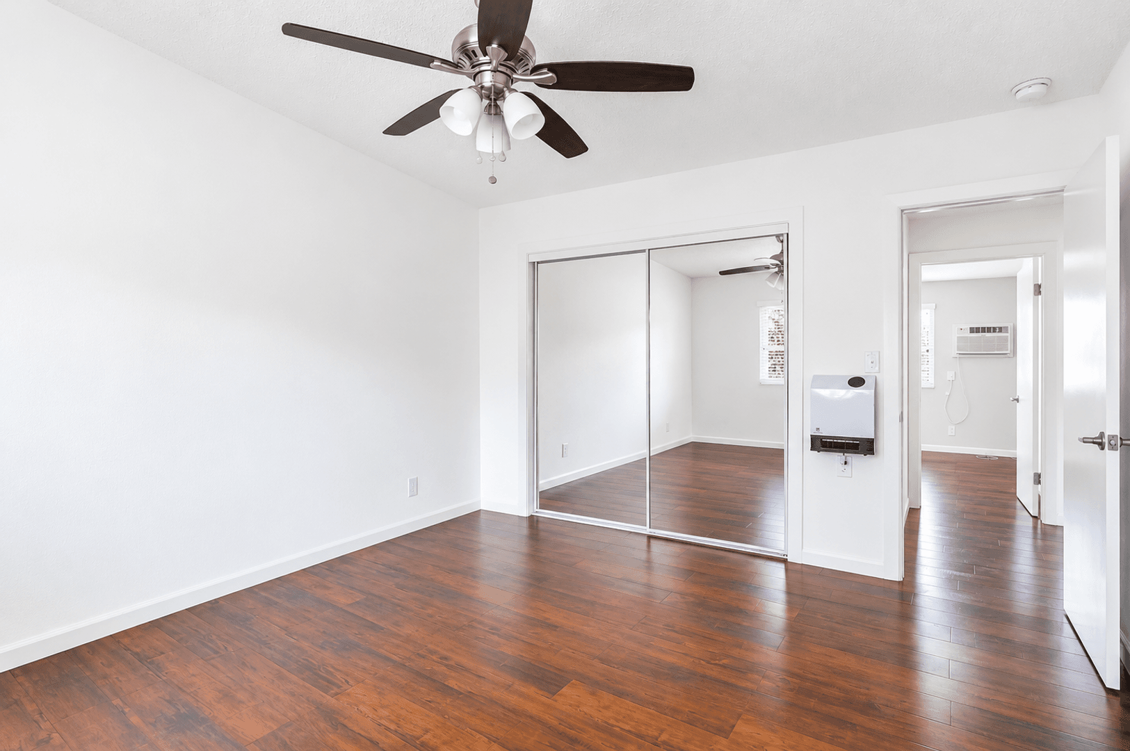 Los Angeles Apartment: 1042 Leighton Ave