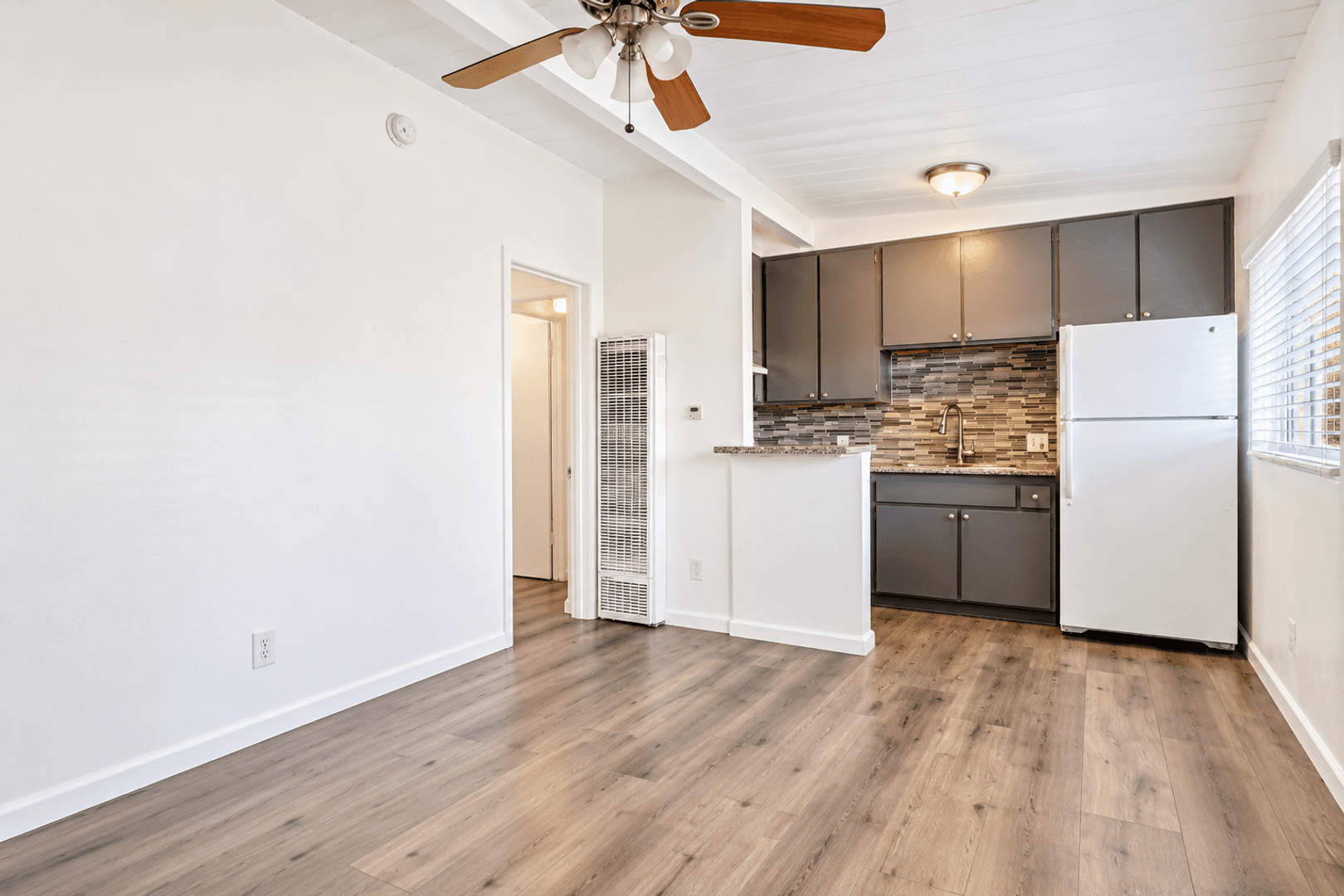 Los Angeles Apartment: 4307 W. 28th St