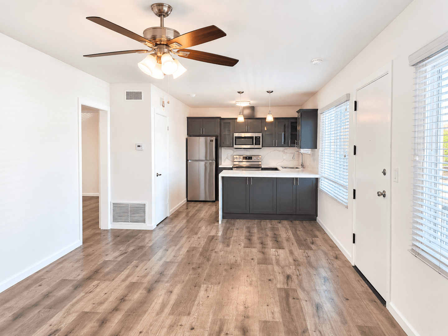 Inglewood Apartment: 621 E. 99th St