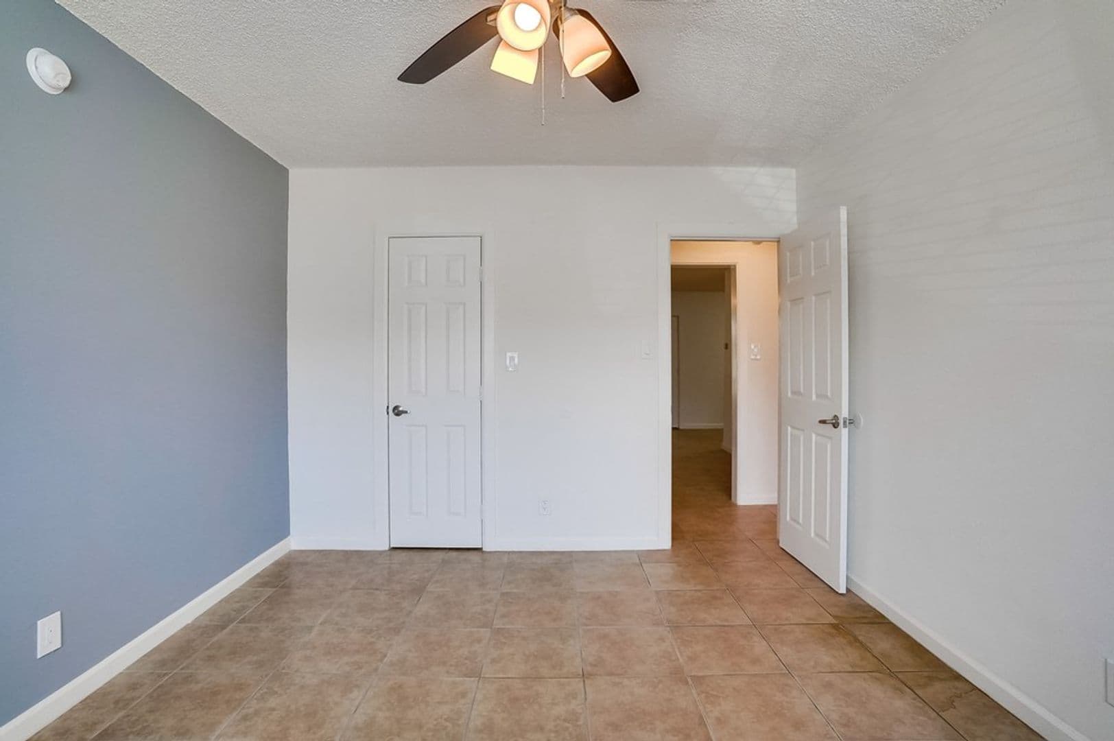 Los Angeles Apartment: 6325 8th Ave
