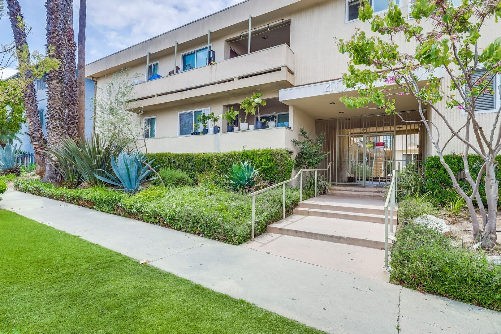 Los Angeles Apartment: 4045 Stevely Ave