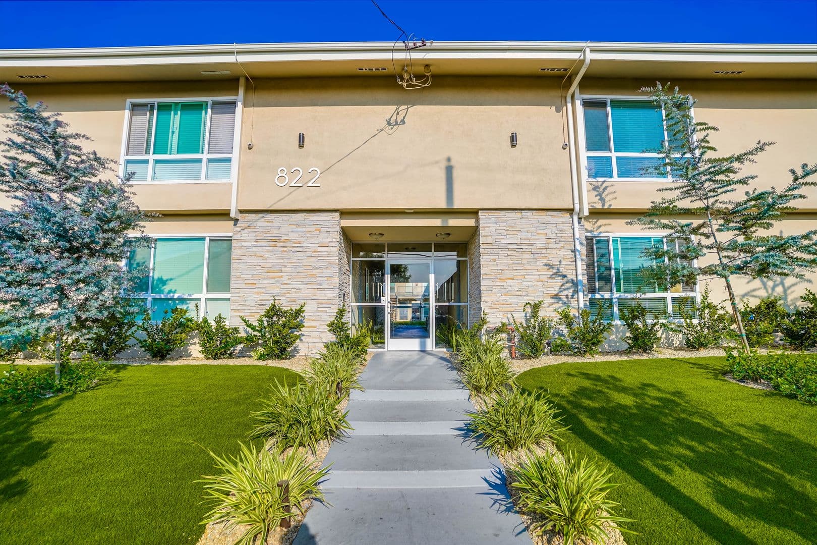 Inglewood Apartment: 822 N. Inglewood Ave