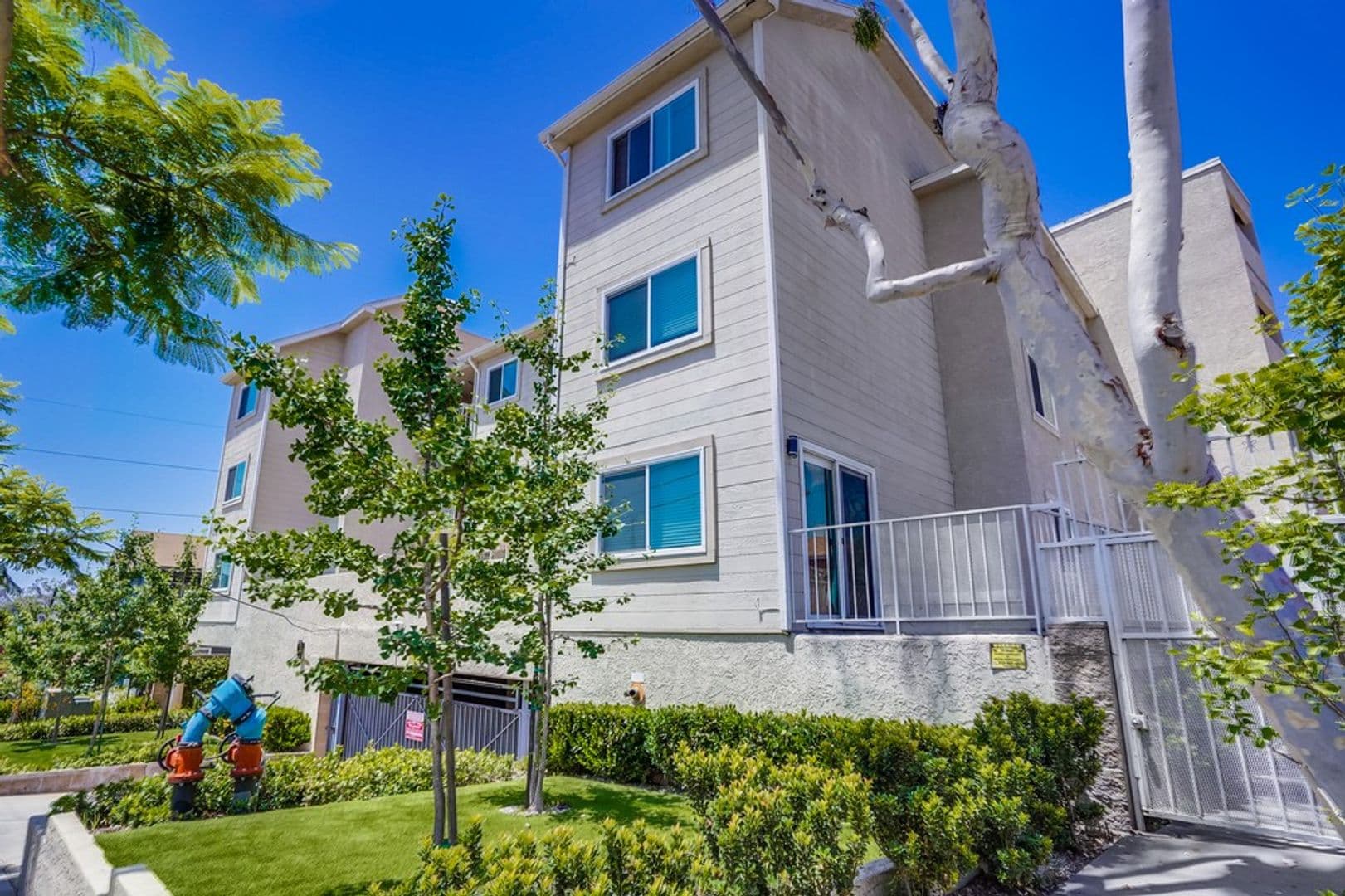 Inglewood Apartment: 821 N. Austin Ave