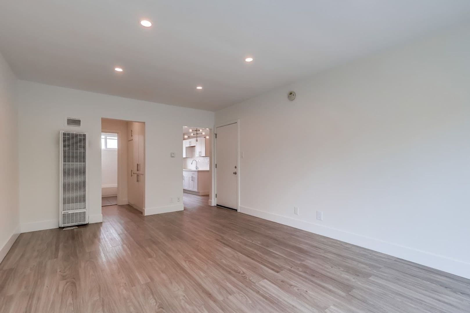 Los Angeles Apartment: 4037 W. 28th St