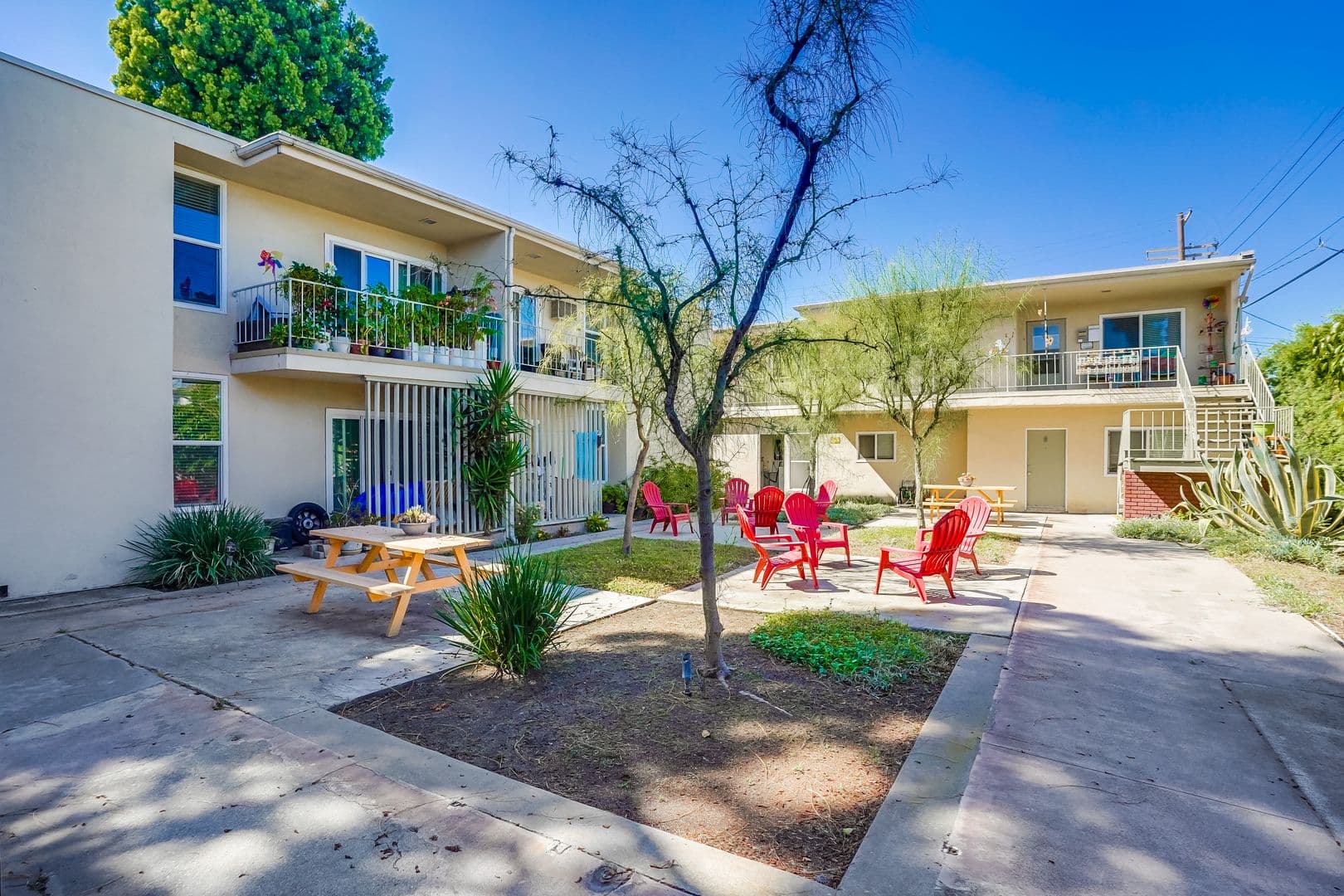 Los Angeles Apartment: 3715 W. 27th St