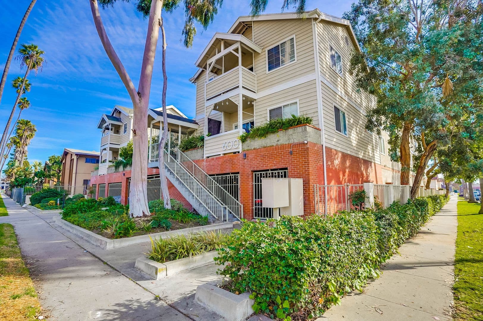 Inglewood Apartment: 600 E. 97th St