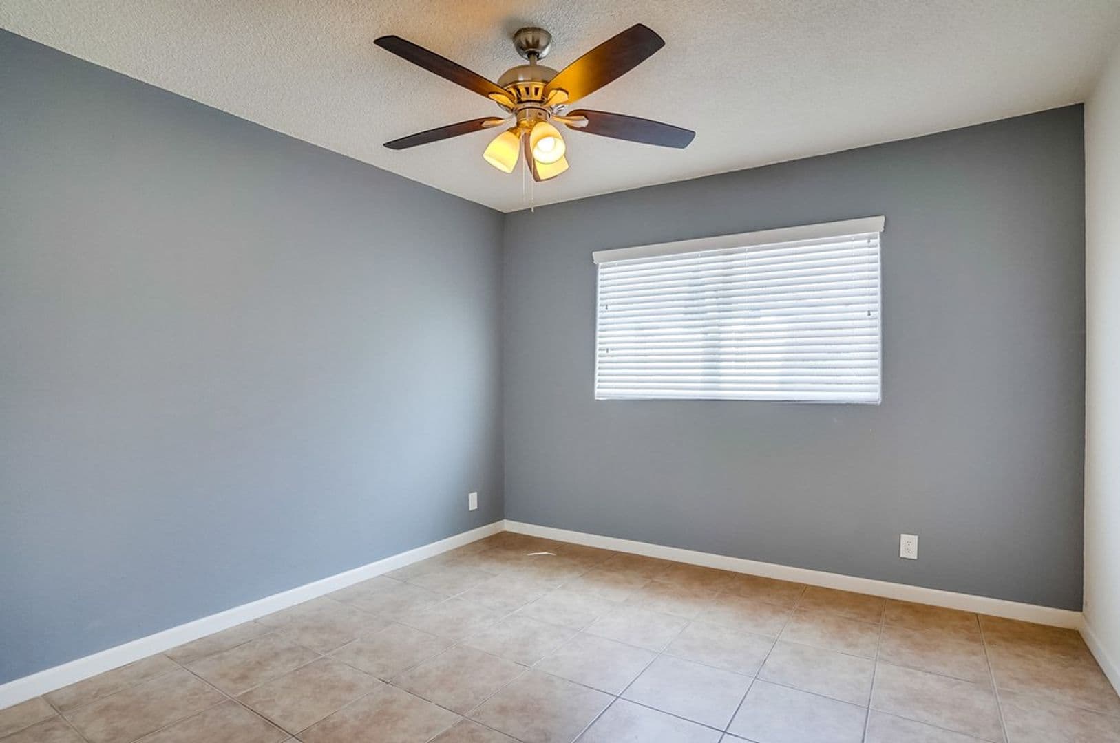 Los Angeles Apartment: 6325 8th Ave