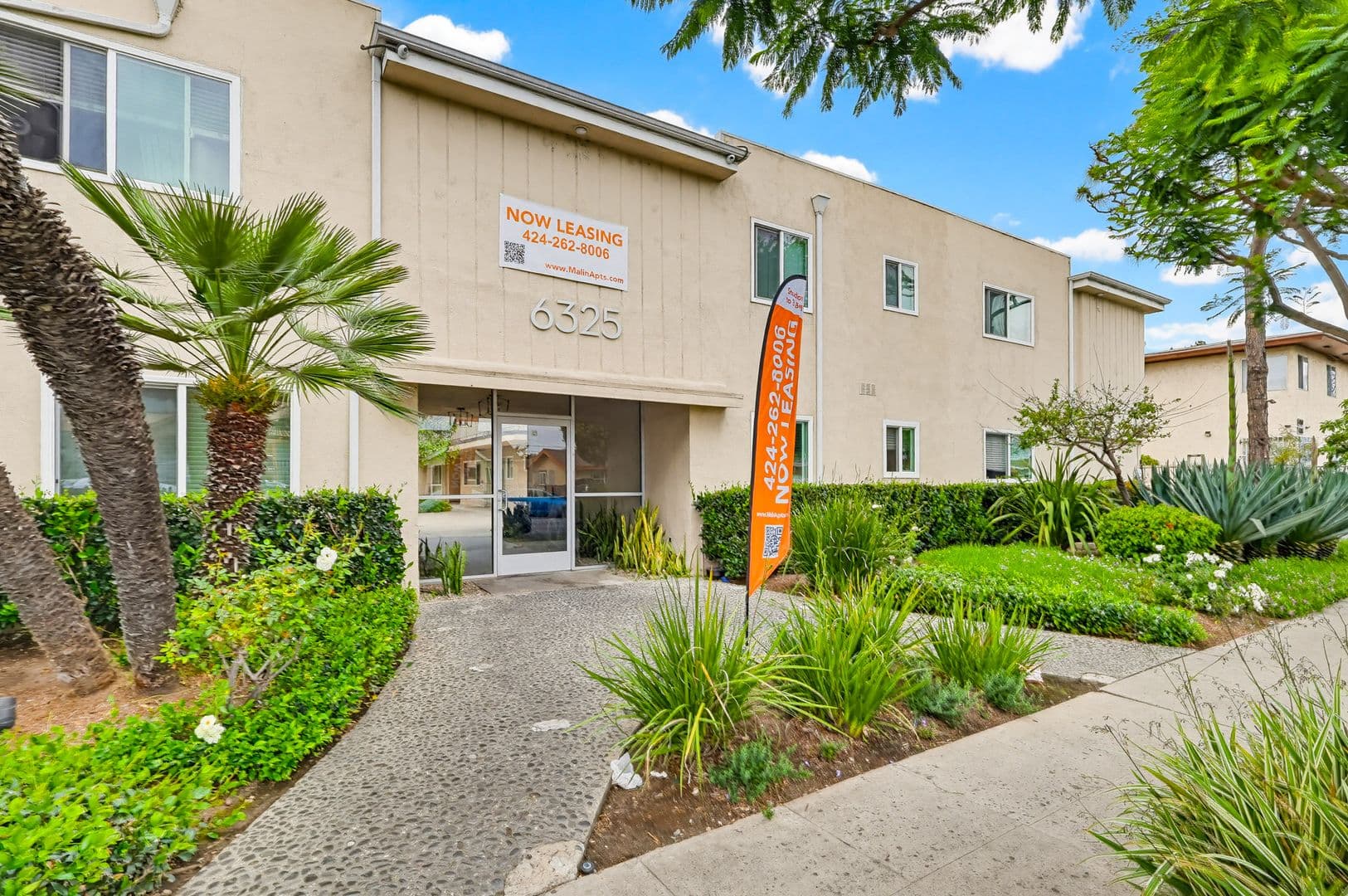 Los Angeles Apartment: 6325 8th Ave