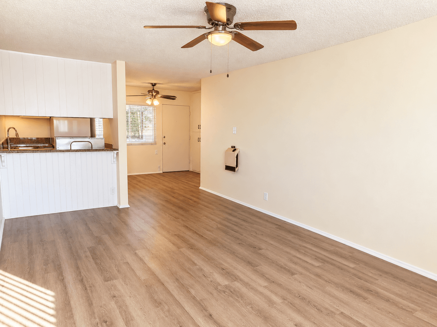 Los Angeles Apartment: 3715 W. 27th St