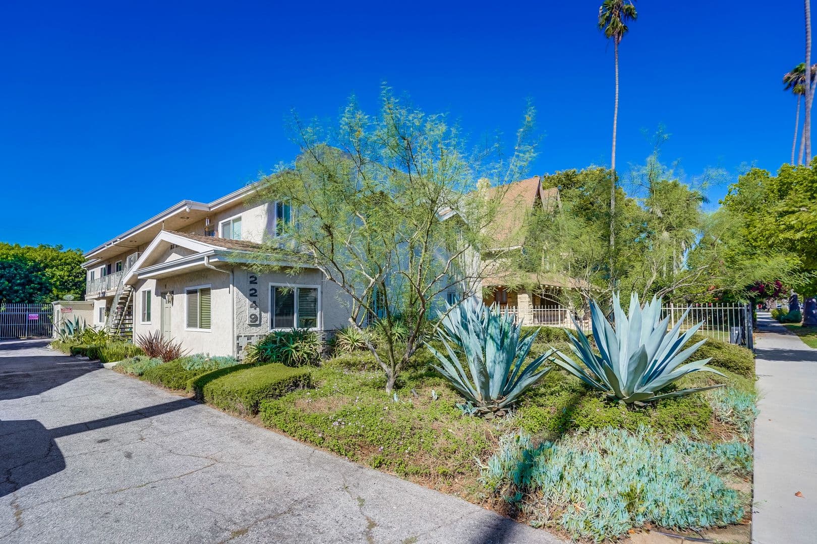 Los Angeles Apartment: 2249 W. 24th St