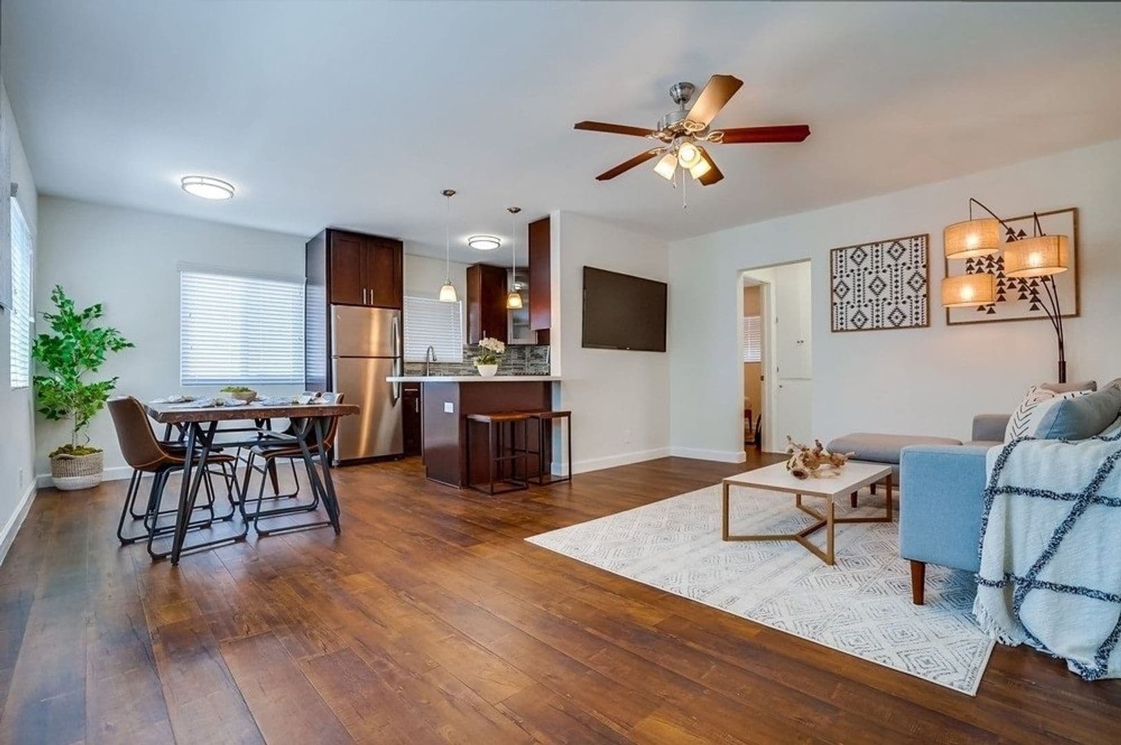 Inglewood Apartment: 629 - 633 W. Hyde Park Blvd