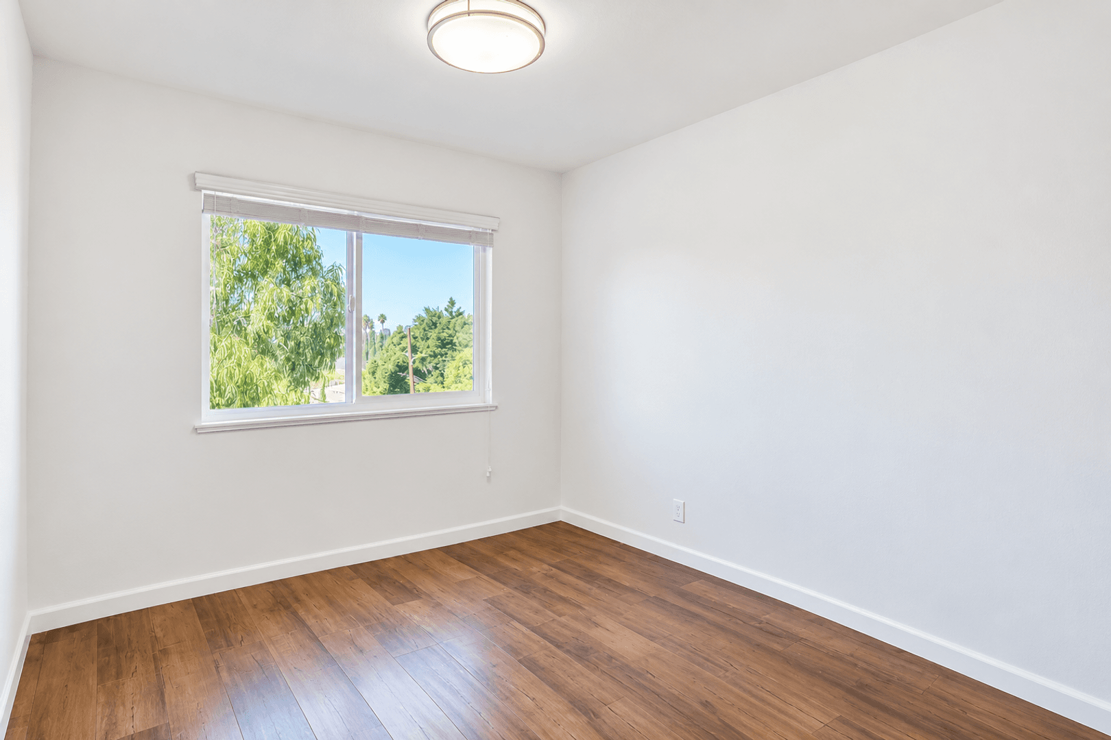 Inglewood Apartment: 821 N. Austin Ave