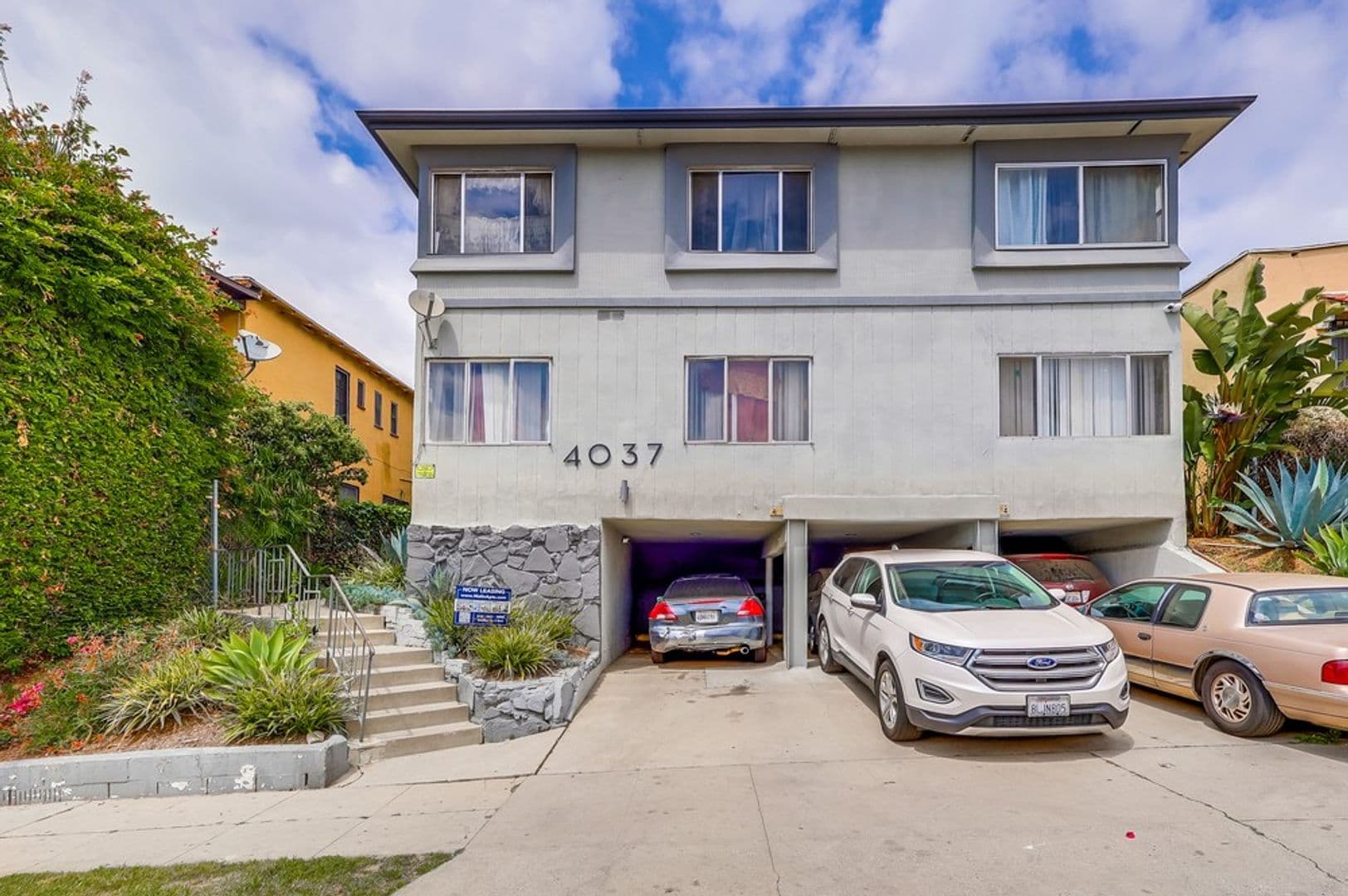 Los Angeles Apartment: 4037 W. 28th St