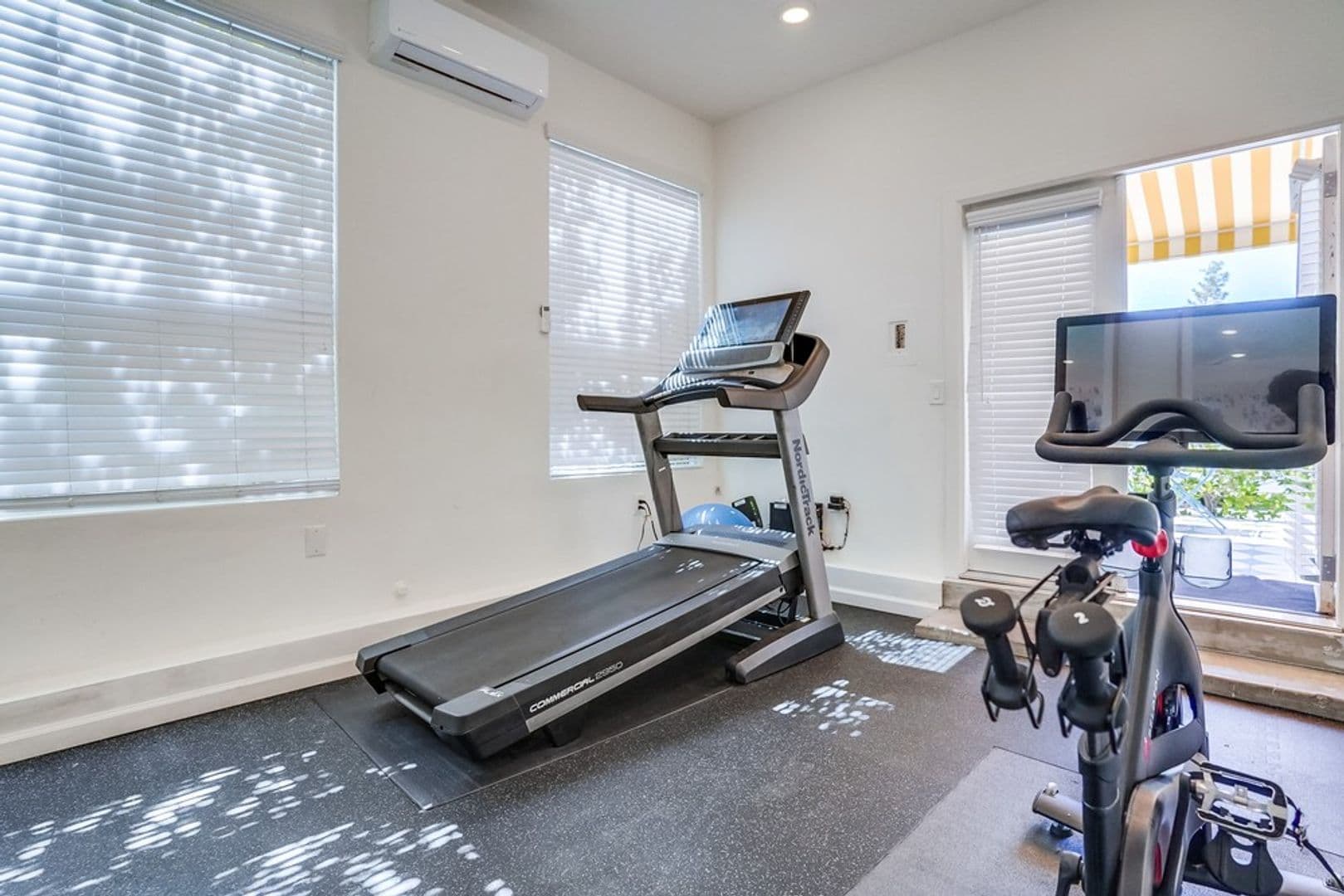 Hawthorne Apartment: 3636 W. Imperial Hwy