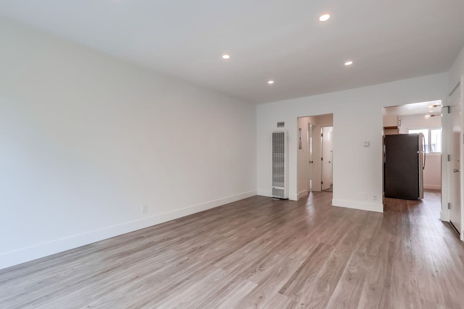 Los Angeles Apartment: 4037 W. 28th St