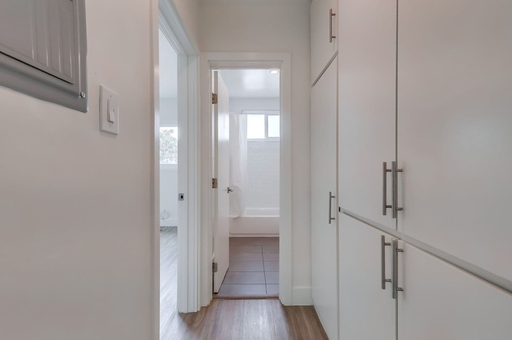Los Angeles Apartment: 4037 W. 28th St