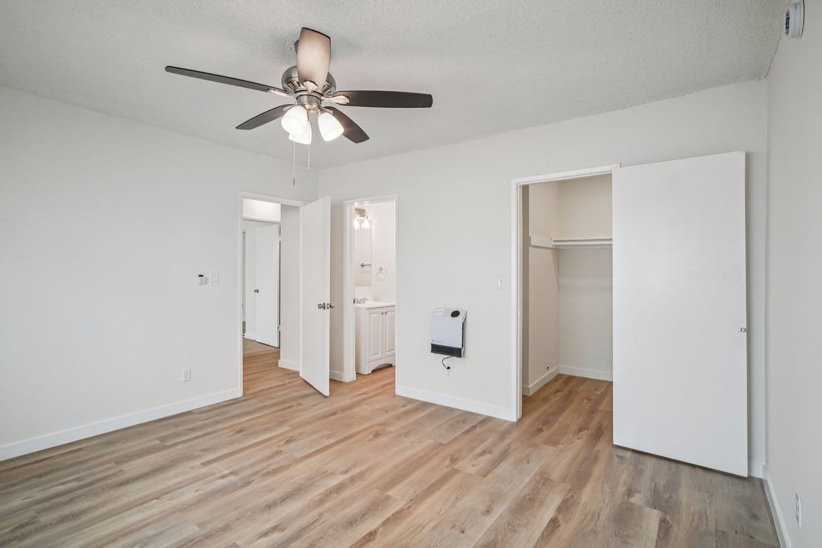 Los Angeles Apartment: 2026 Shenandoah St