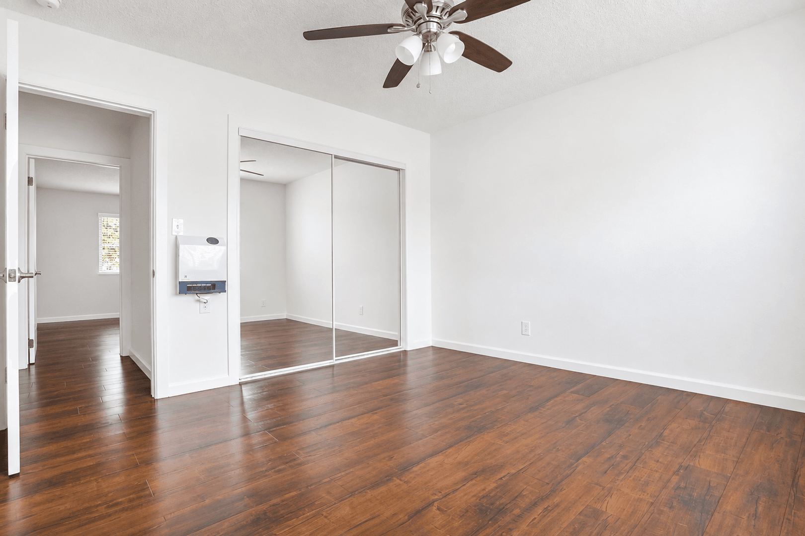 Los Angeles Apartment: 1042 Leighton Ave