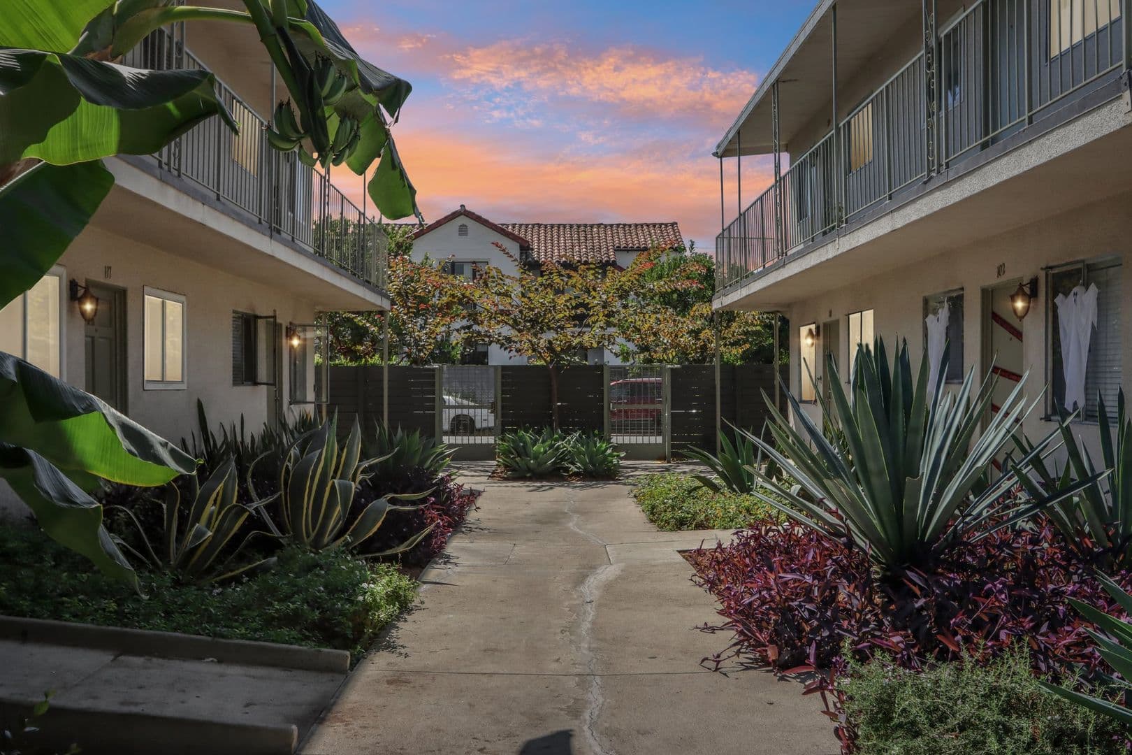 Los Angeles Apartment: 4307 W. 28th St