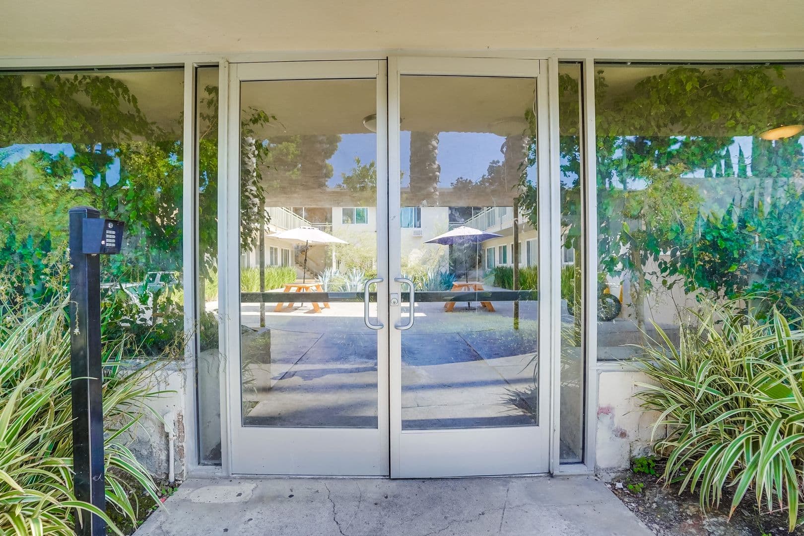 Los Angeles Apartment: 4024 Ursula Ave