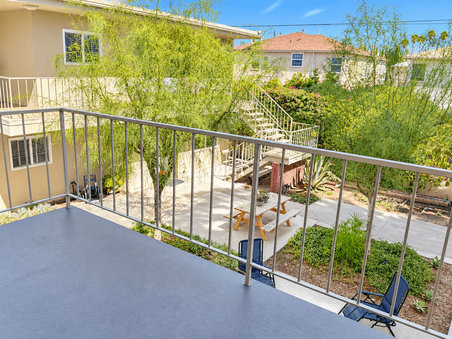 Los Angeles Apartment: 3715 W. 27th St
