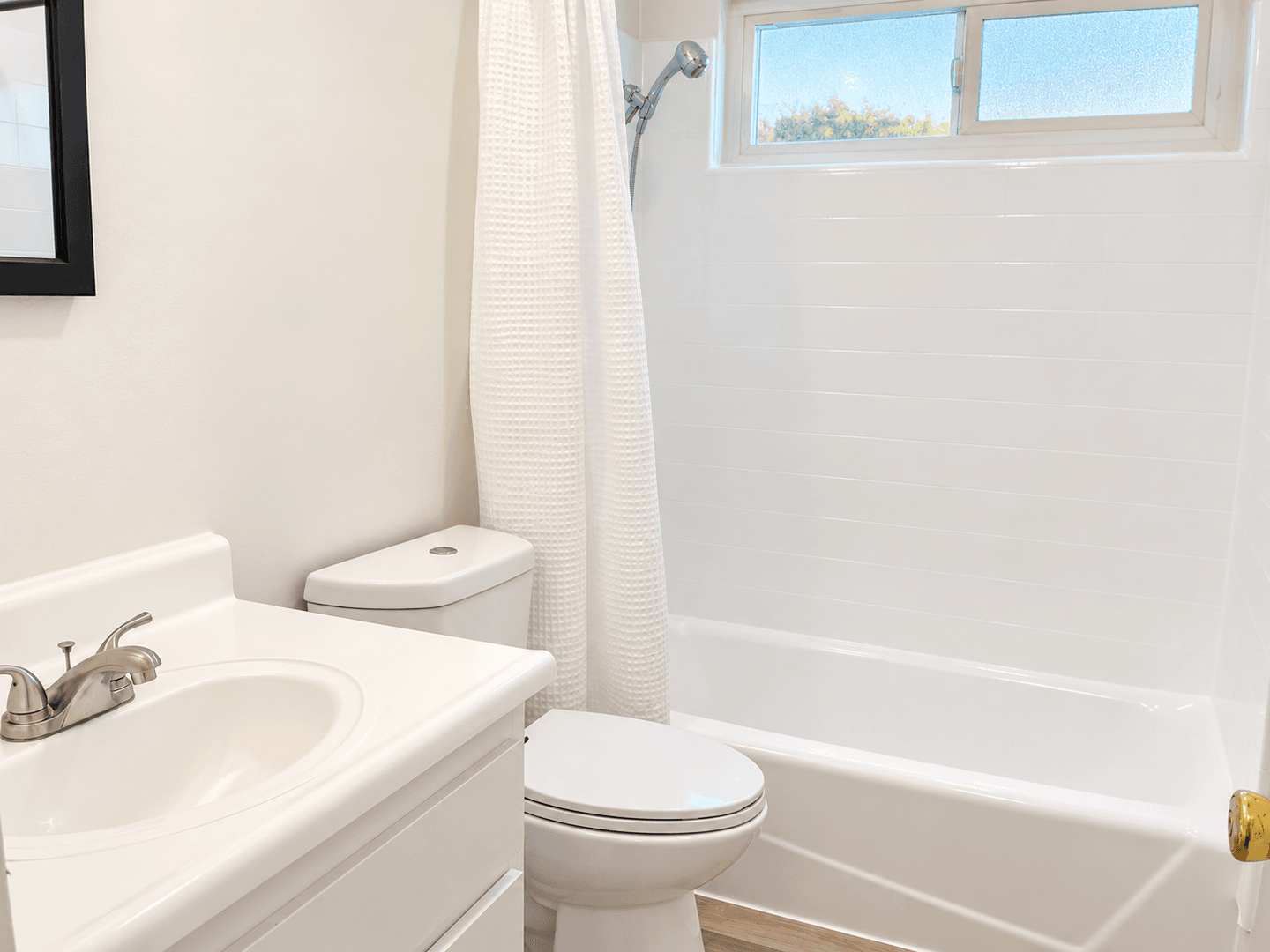 Los Angeles Apartment: 3715 W. 27th St