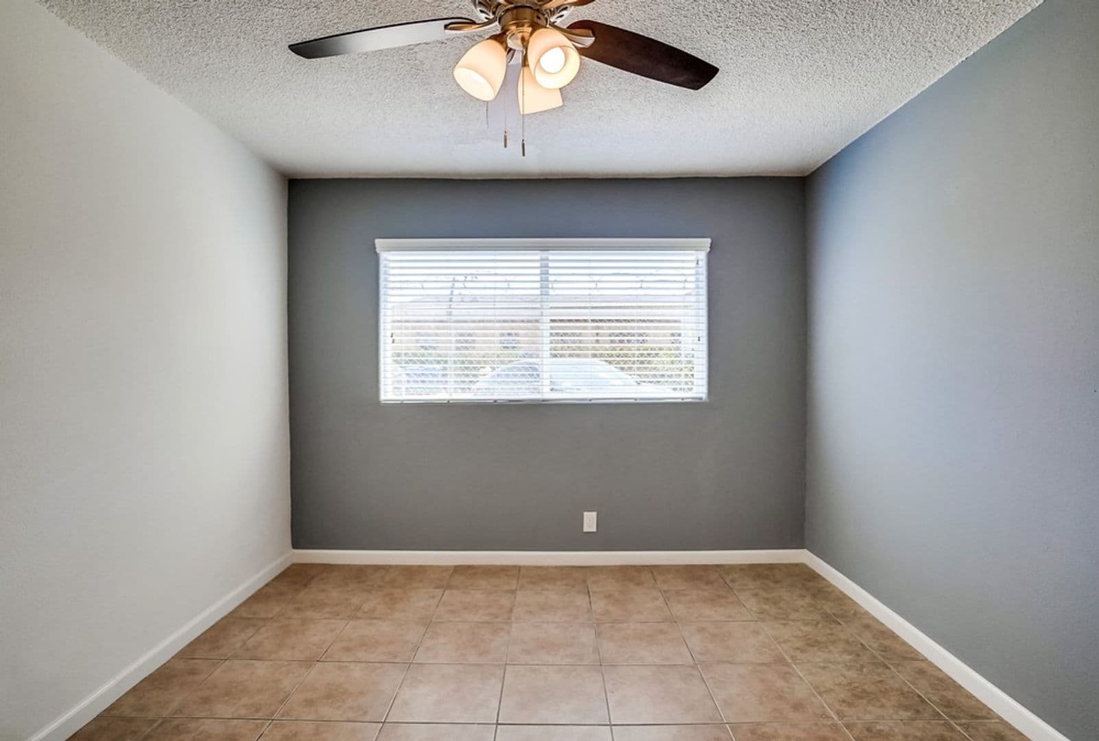 Los Angeles Apartment: 6325 8th Ave