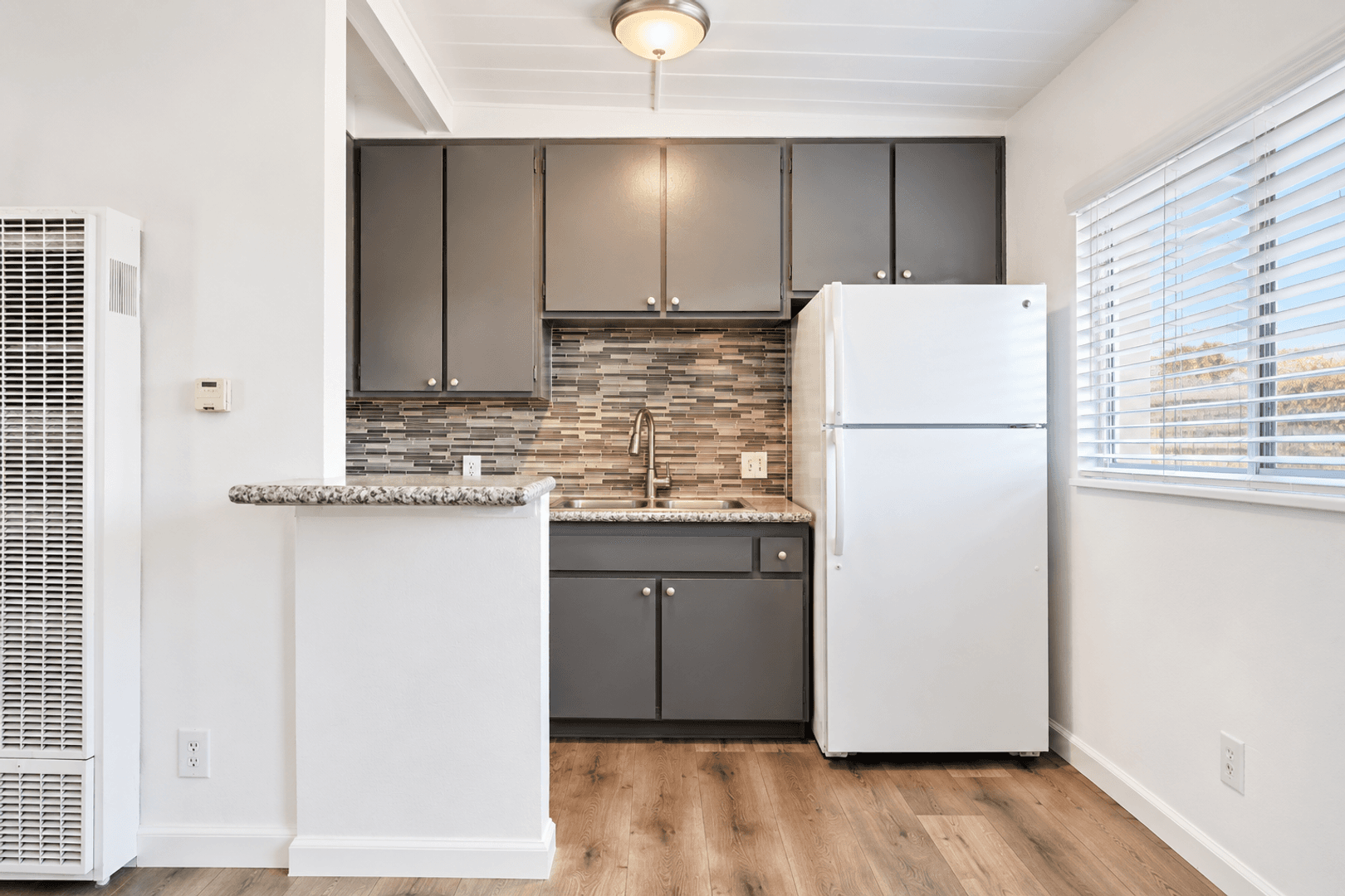 Los Angeles Apartment: 4307 W. 28th St