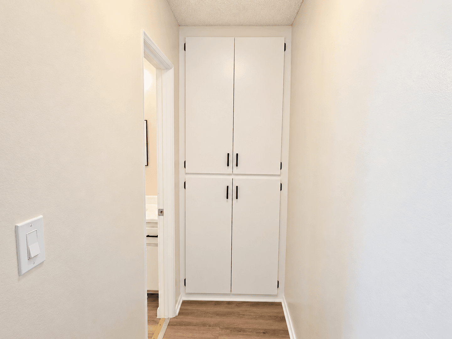 Los Angeles Apartment: 3715 W. 27th St