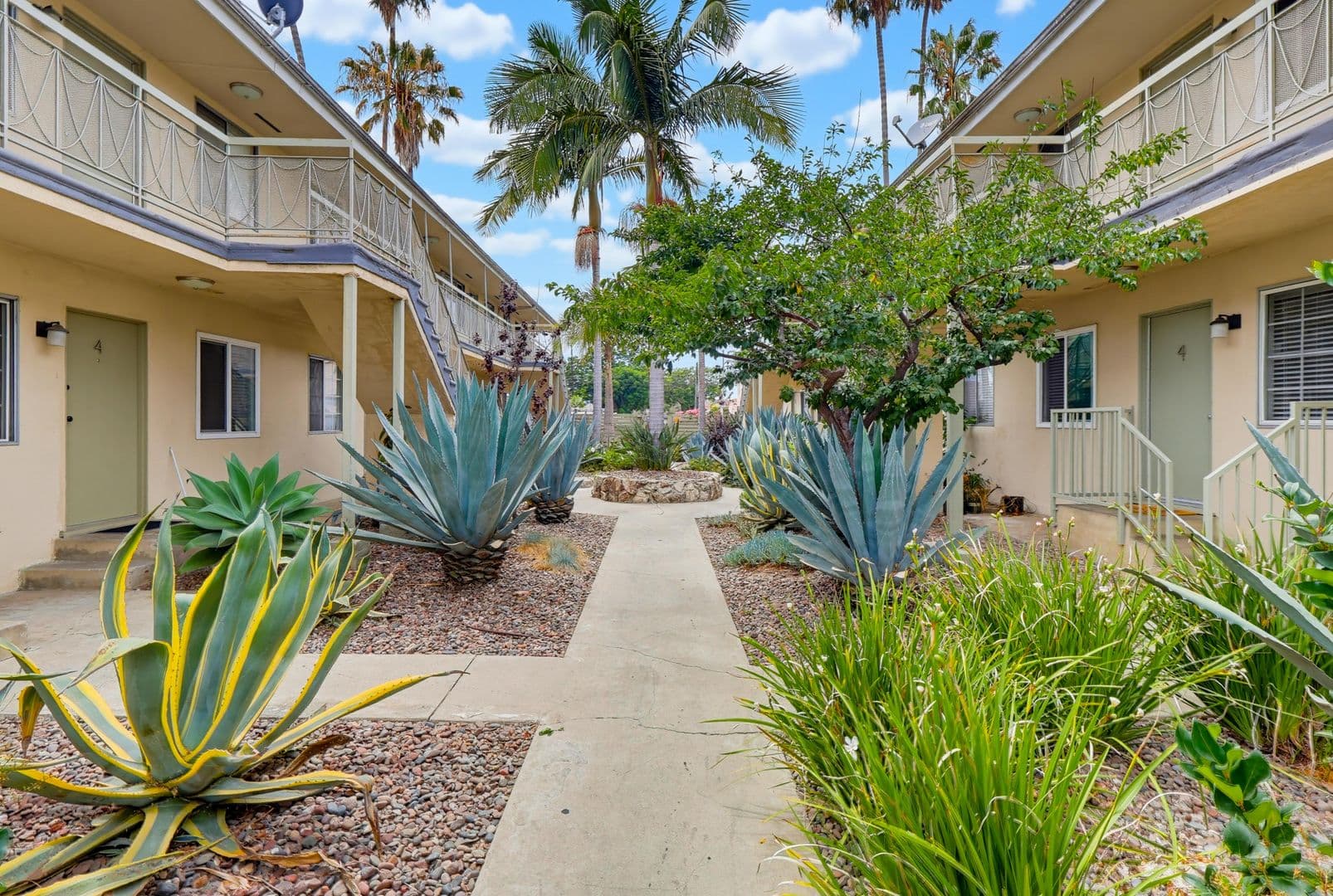 Los Angeles Apartment: 6028 - 6100 West Blvd