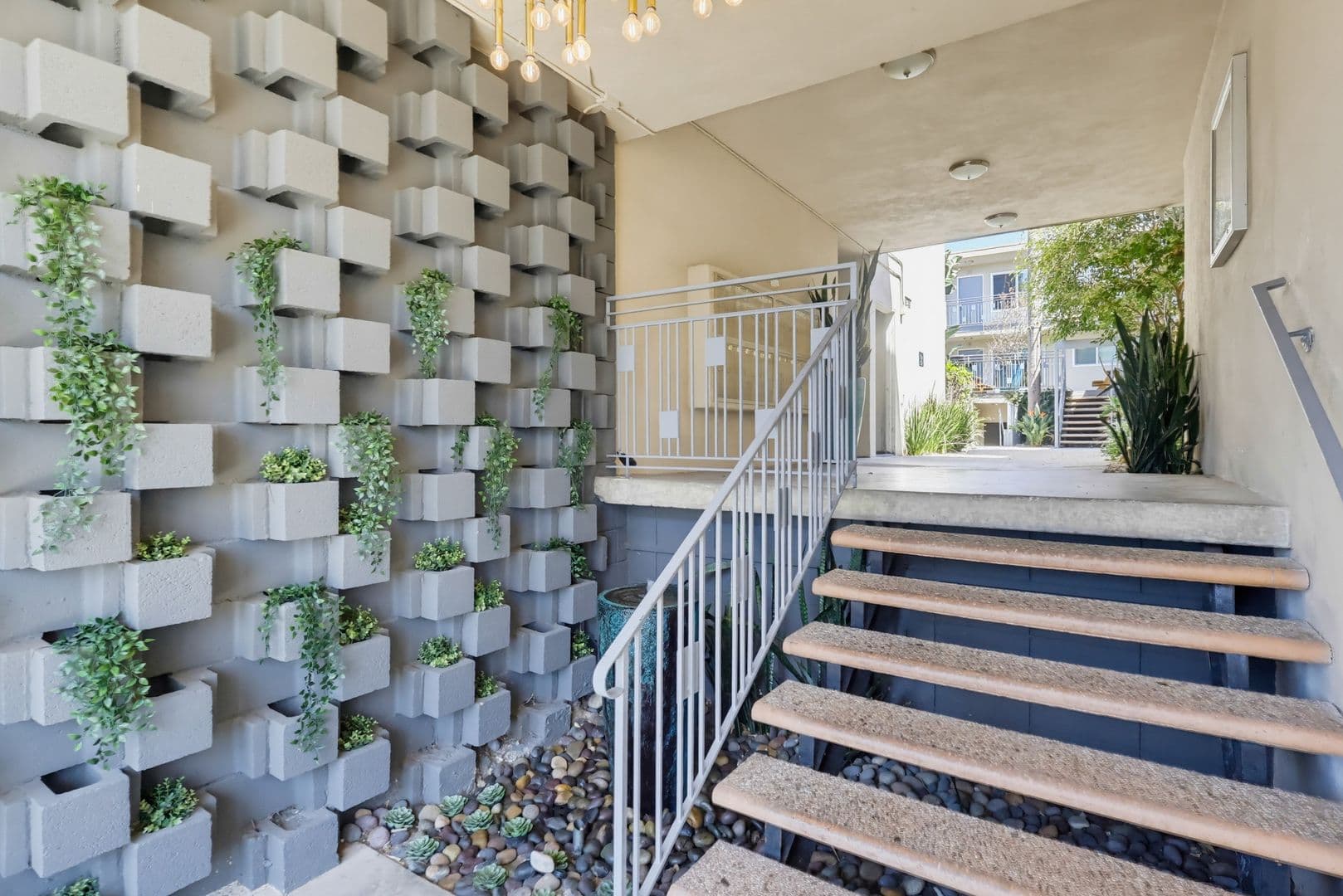 Inglewood Apartment: 621 E. 99th St