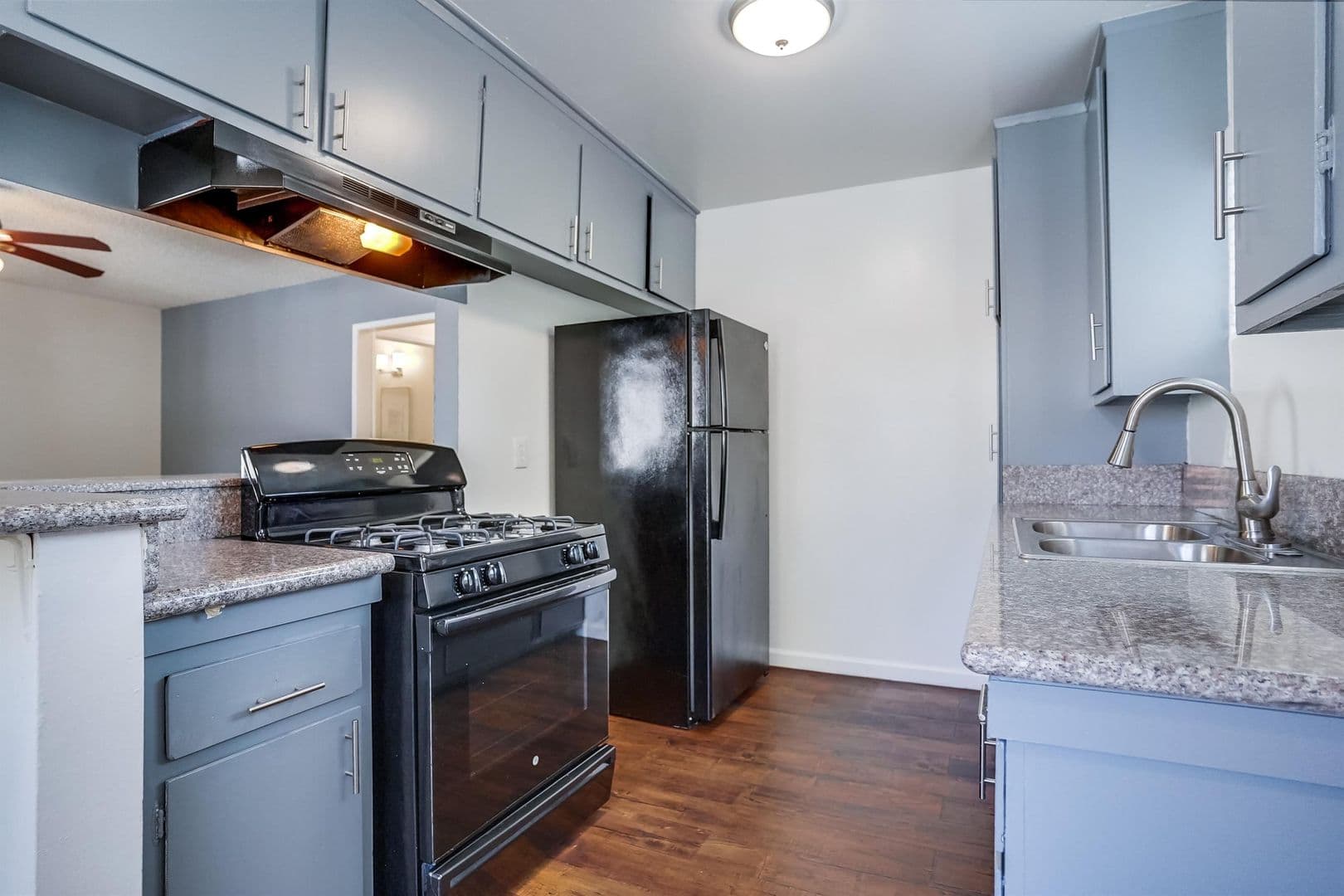 Los Angeles Apartment: 2629 S. Budlong Ave