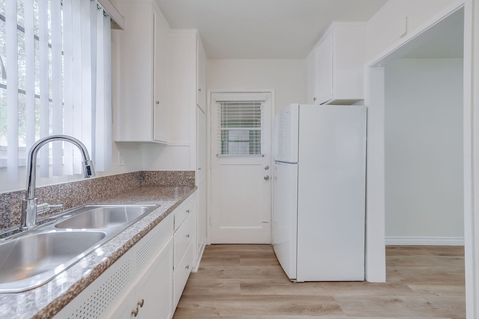 Los Angeles Apartment: 4078 Muirfield Rd & 4319 Santo Tomas Dr