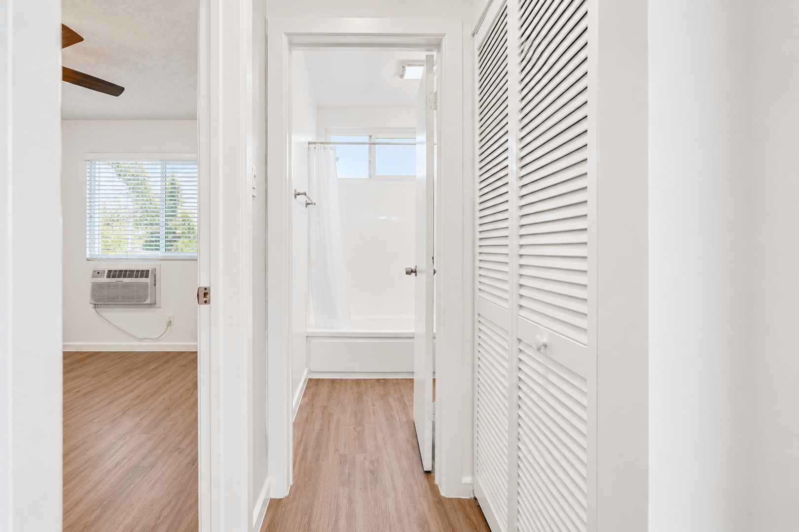 Los Angeles Apartment: 2249 W. 24th St