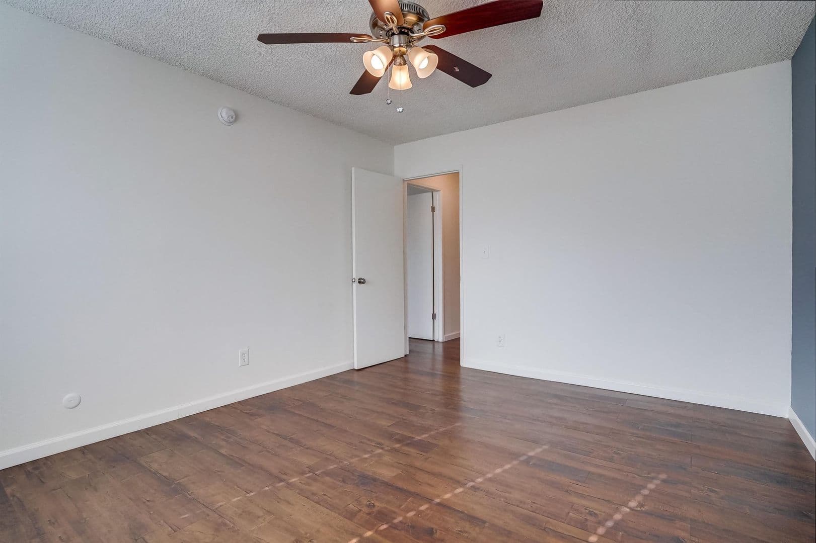 Los Angeles Apartment: 2629 S. Budlong Ave