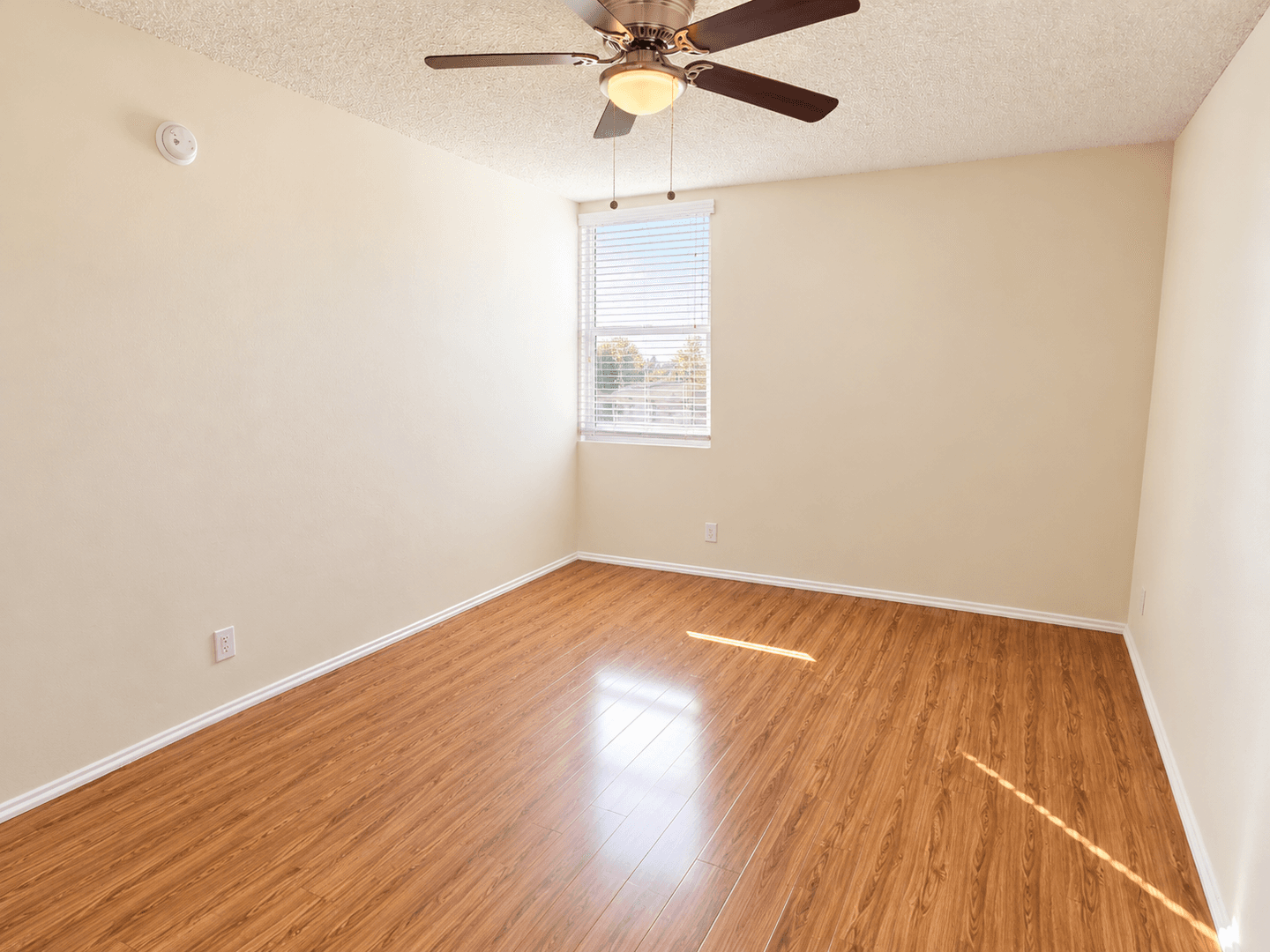 Los Angeles Apartment: 3715 W. 27th St