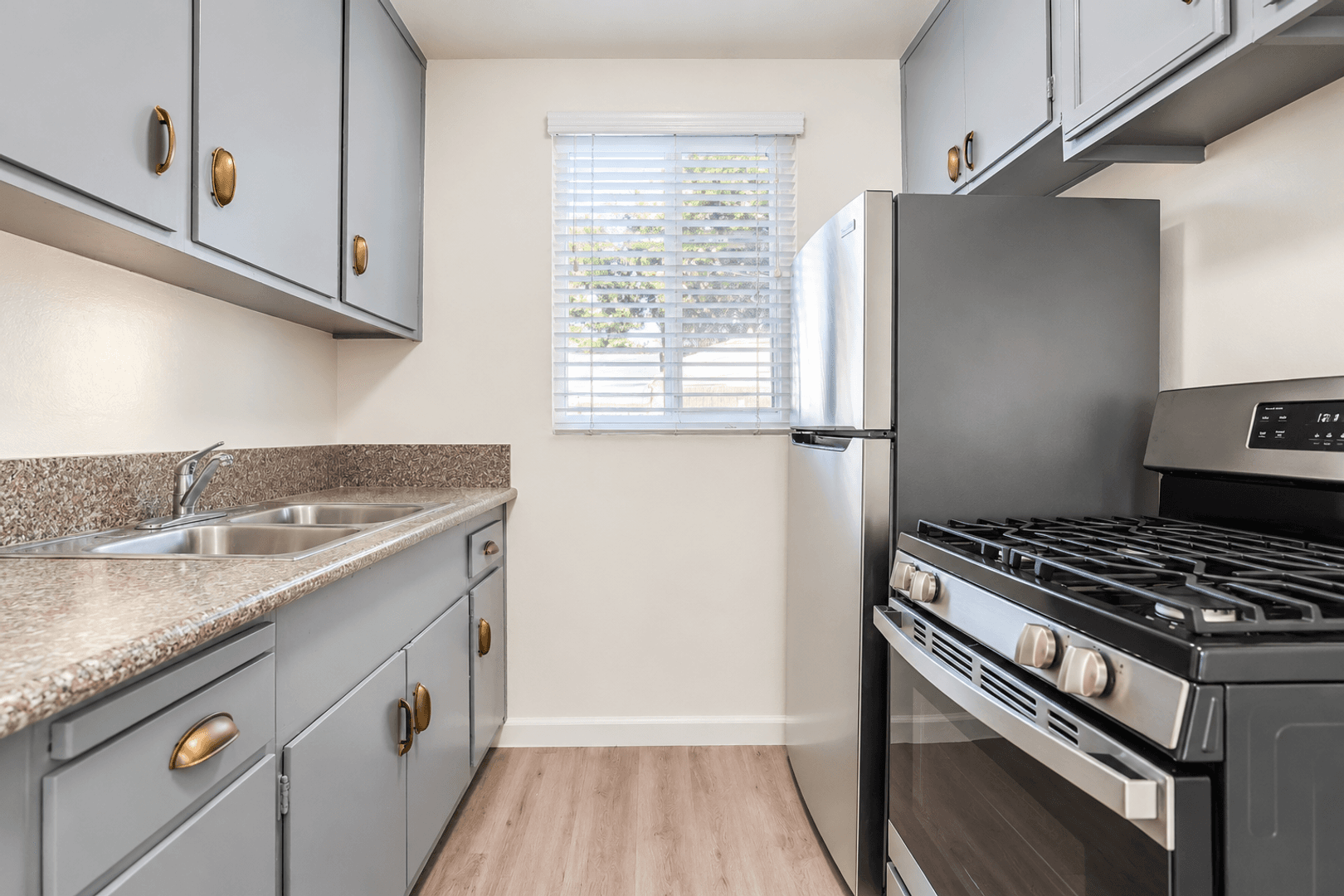 Los Angeles Apartment: 2249 W. 24th St