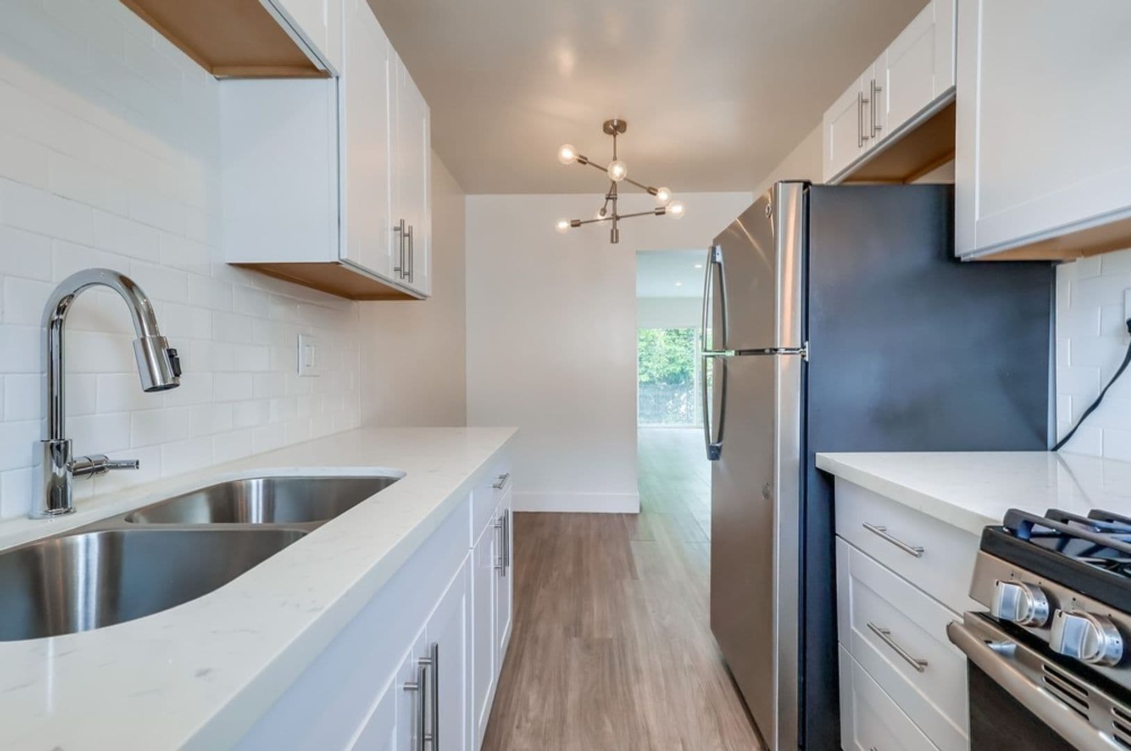 Los Angeles Apartment: 4037 W. 28th St